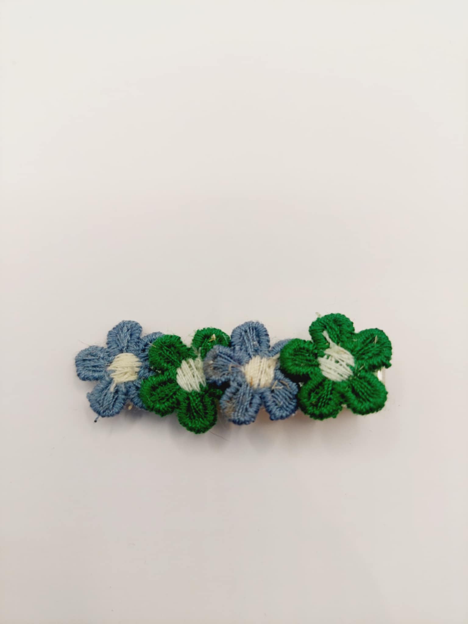 Haarspeld aligatorklem 4 cm met stoffen bloemen groen blauw