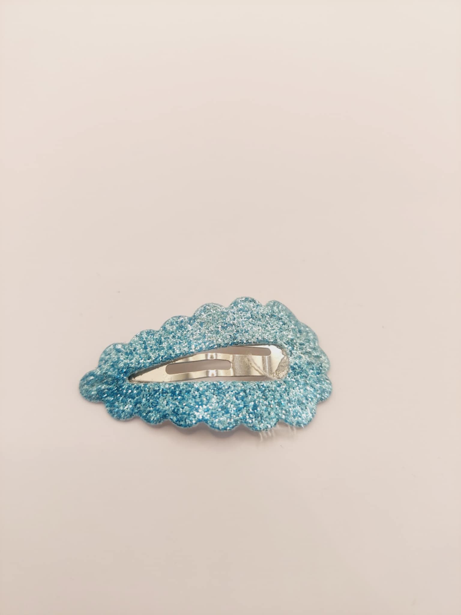Haarspeld basic 3 cm clip geribbeld licht blauw glitter
