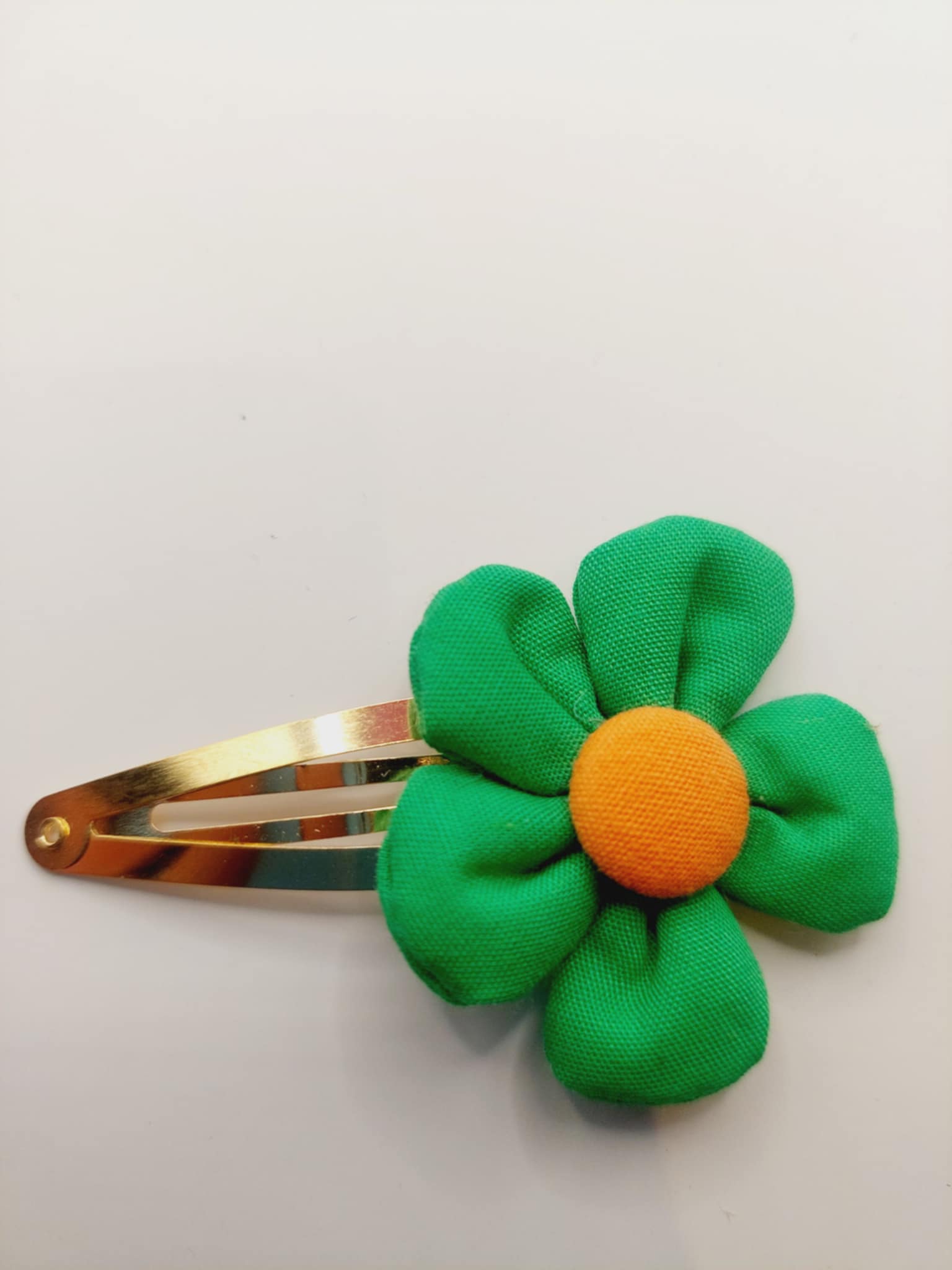 Haarspeld clip van 5 cm met een groene bloem