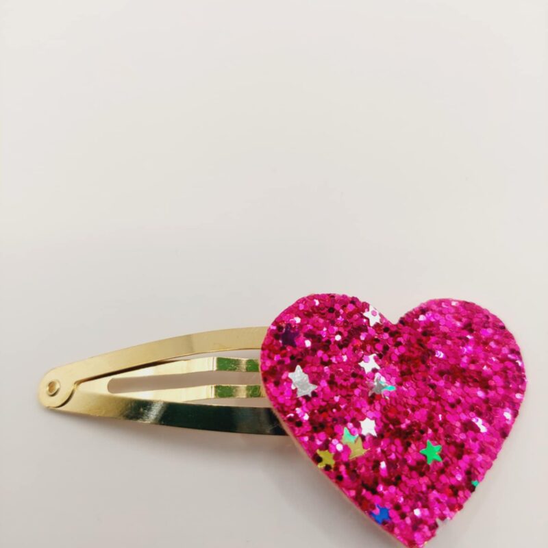 Haarspeld clip van 5 cm met een hart van vilt in de kleur paars met glitter