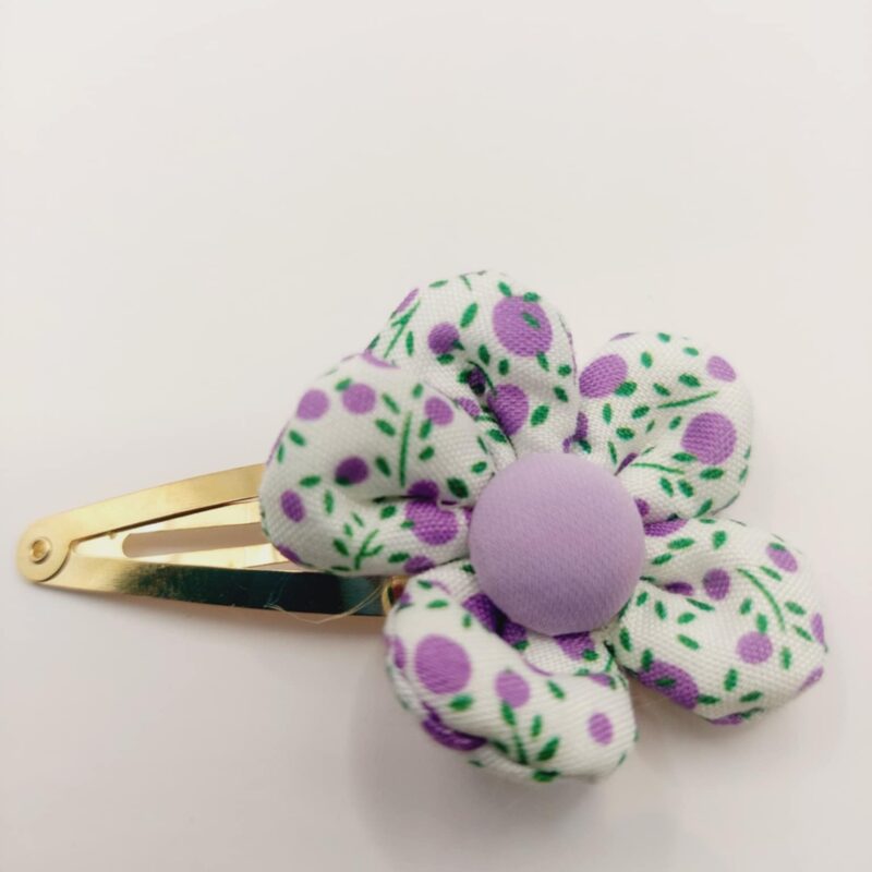 Haarclip met een rubber coating met een paars bloem