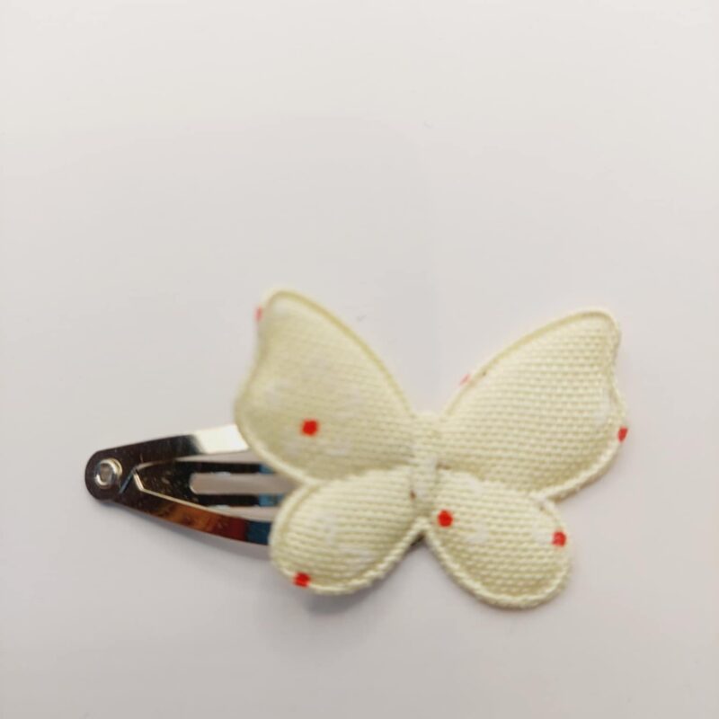 Haarclip van 3 cm met een licht gele vlinder met opdruk
