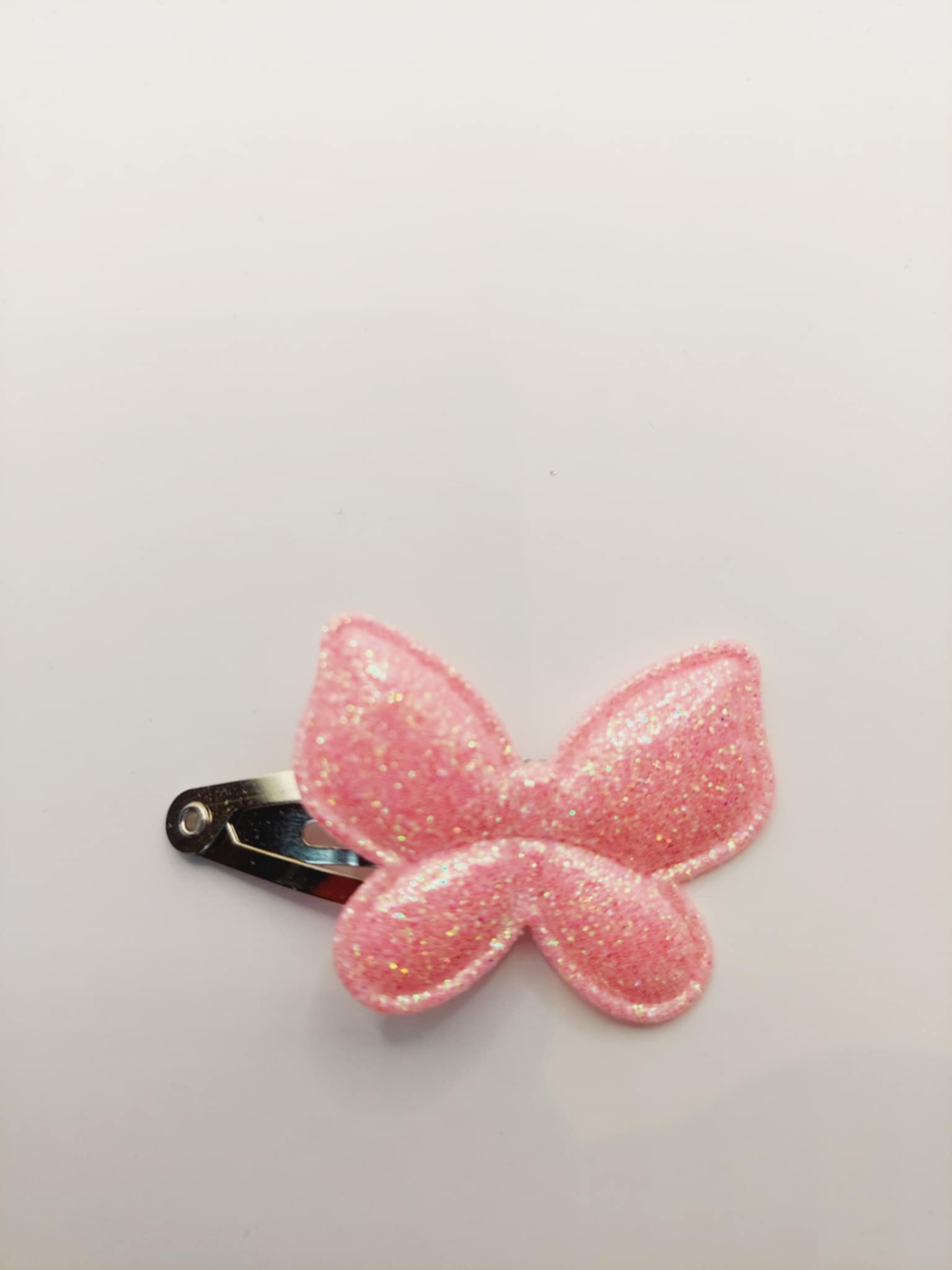 Haarclip van 3 cm met een roze vlinder met gliiter