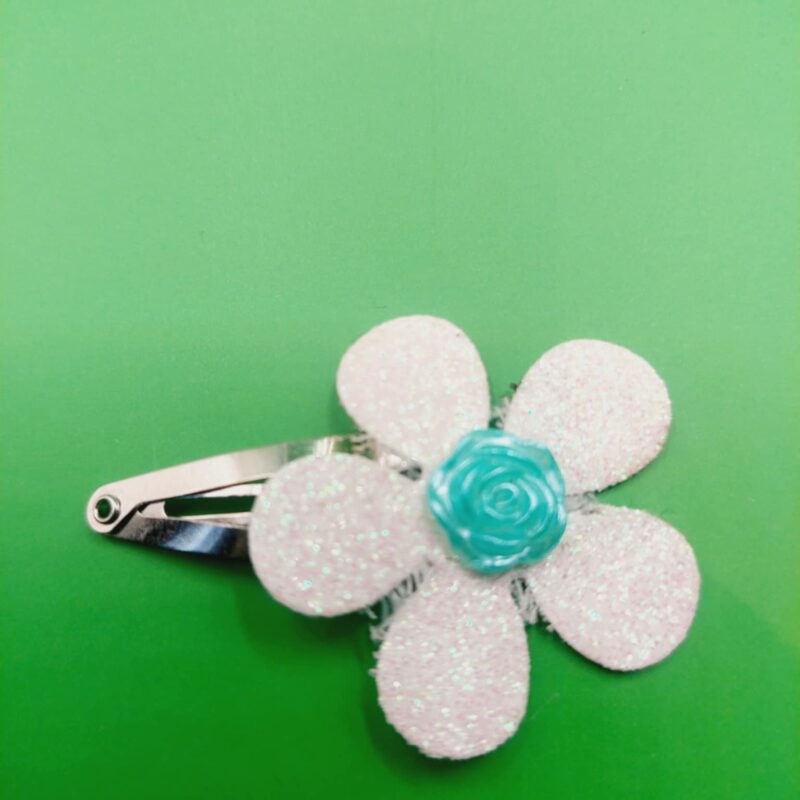 Haarspeld 4 cm witte glitter bloem
