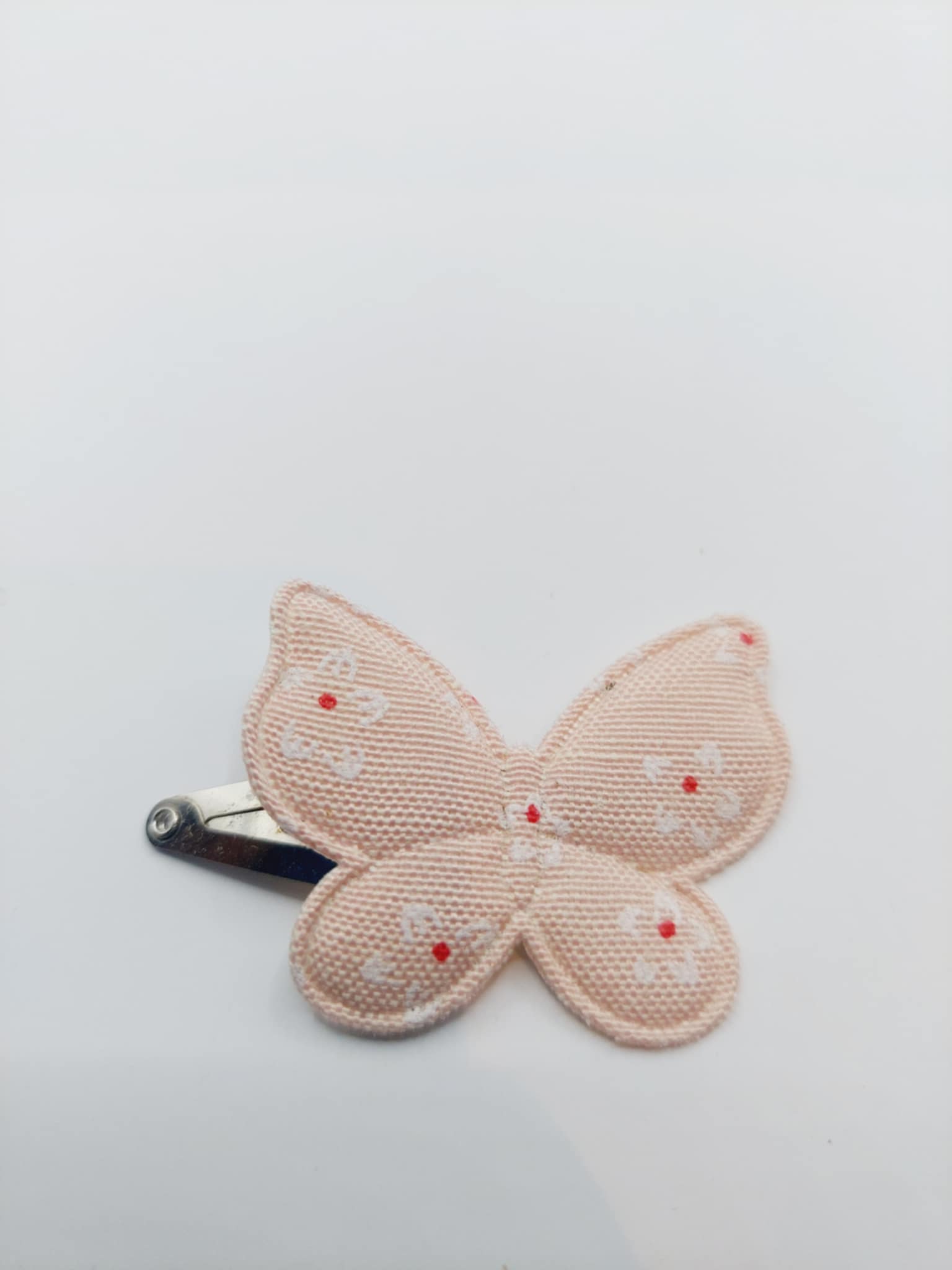 Haarclip van 4 cm met een zalm vlinder met bloemmetjes opdruk