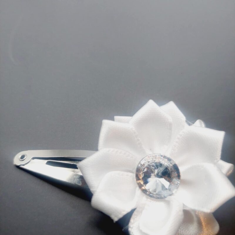 Haarclip 5 cm wit bloem met diamantje