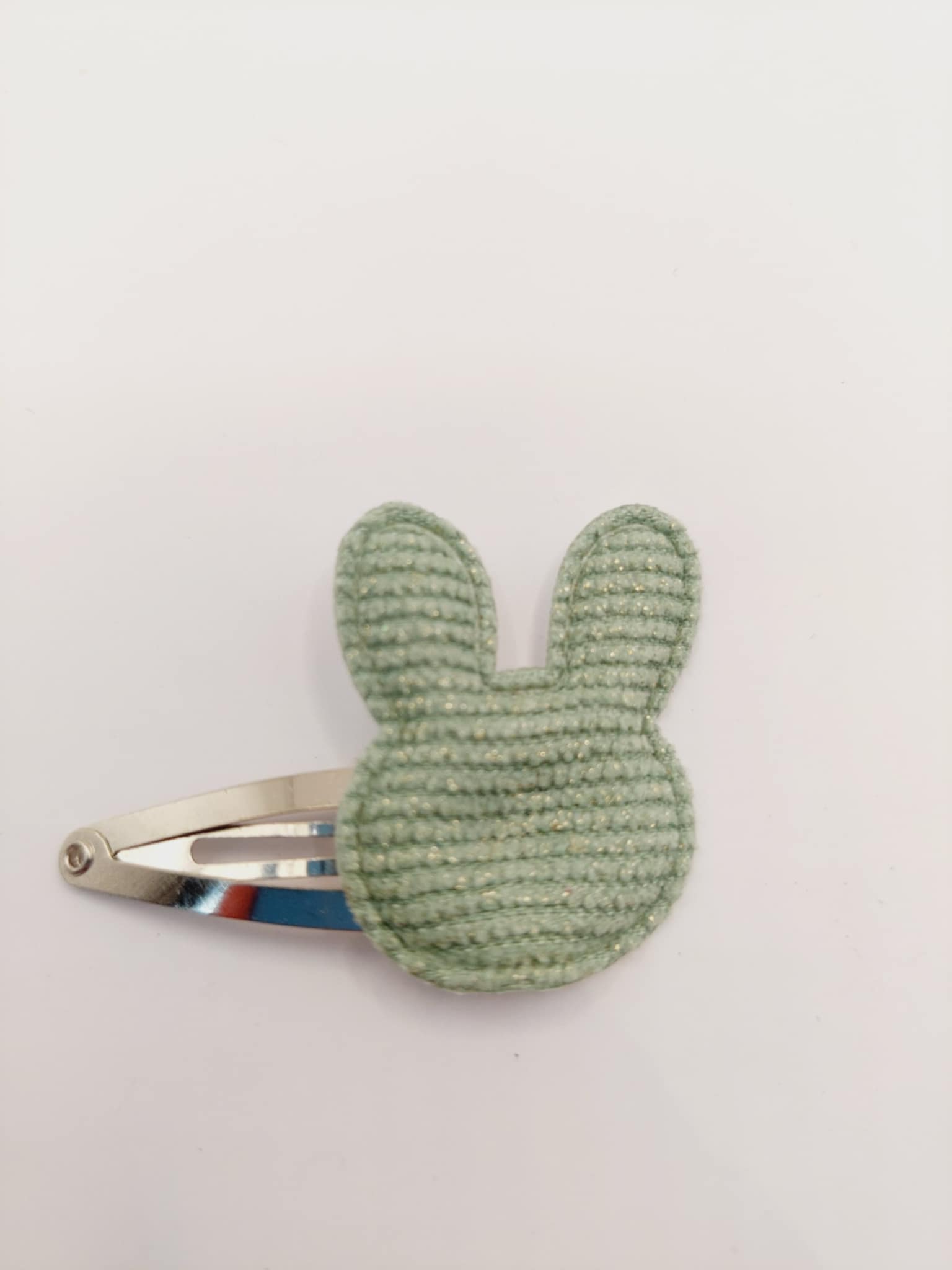 Haarspeld clip 4 cm met stoffen konijn groen