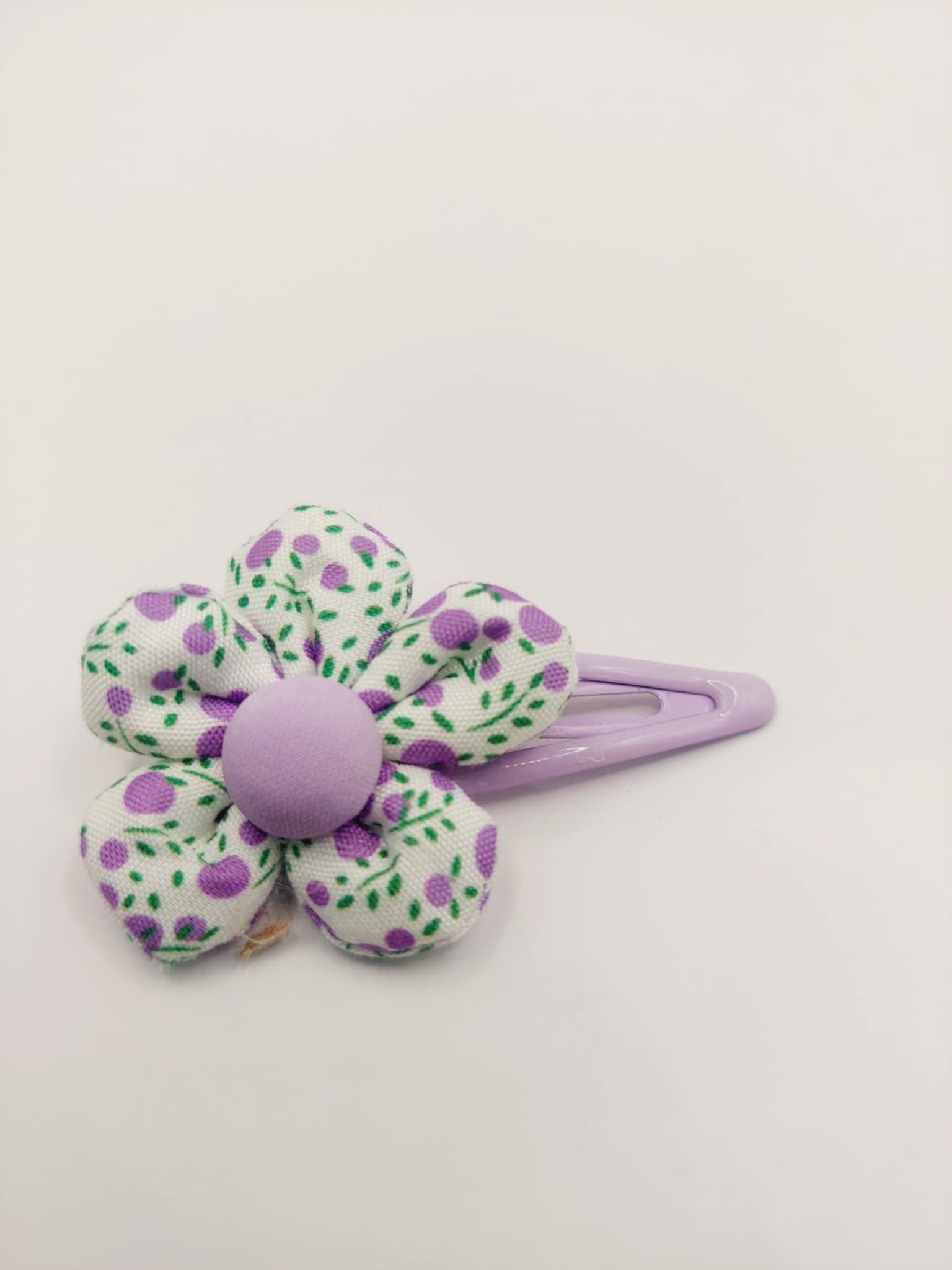 Haarclip met een rubber coating met een paarse bloem