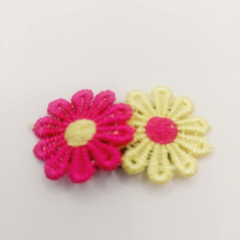 Bloem donker roze en licht geel